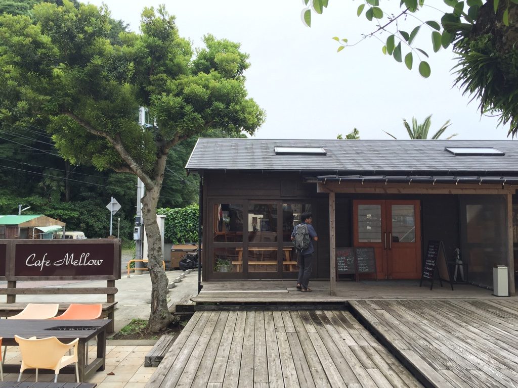 吉佐美大浜海水浴場のアメリカンダイナー「cafe mellow」