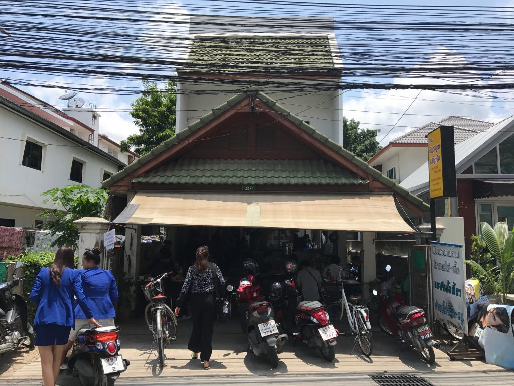 チェンマイのカオソーイ有名店「Khao Soi Mae Sai」行ってきた✨