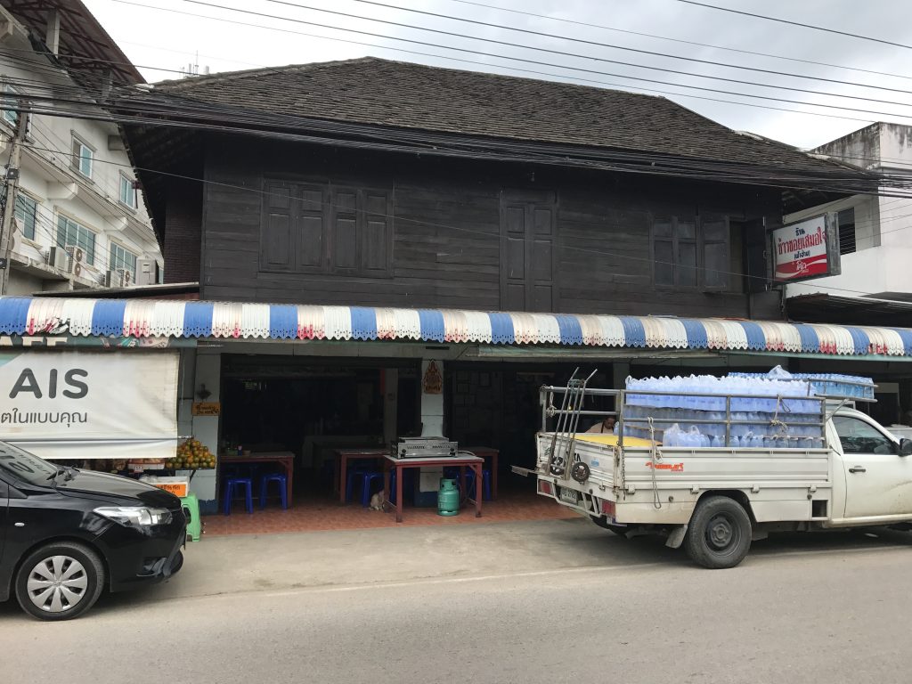 チェンマイで大人気のカオソーイの有名店「Khao Soi Samer Jai」