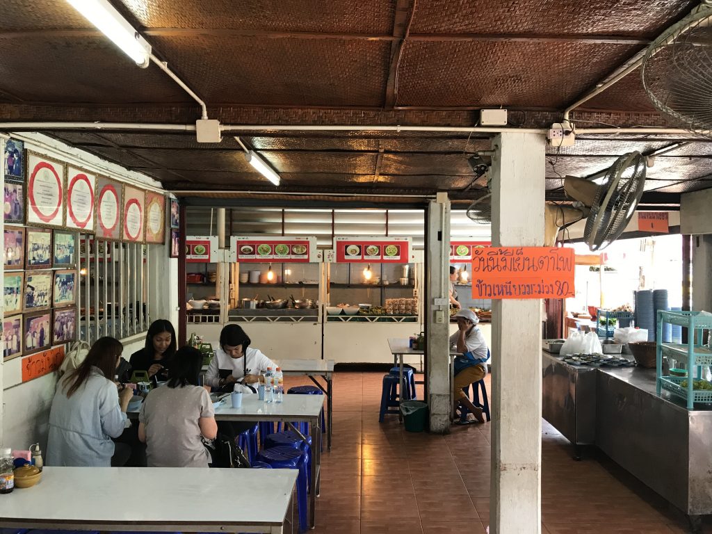 チェンマイで大人気のカオソーイの有名店「Khao Soi Samer Jai」