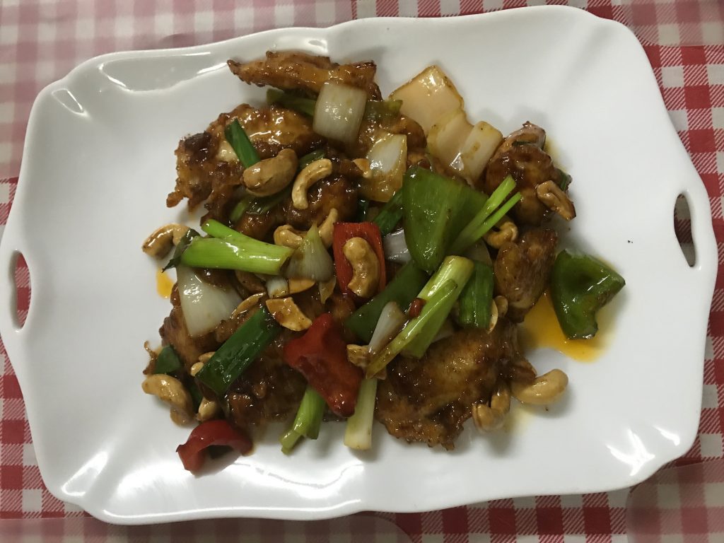 ⑩ Stir-fried Chicken with Cashews（95B） 