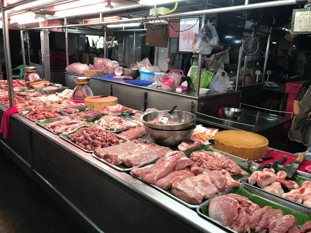チェンマイの台所ワロロット市場は見学するだけでも楽しい！