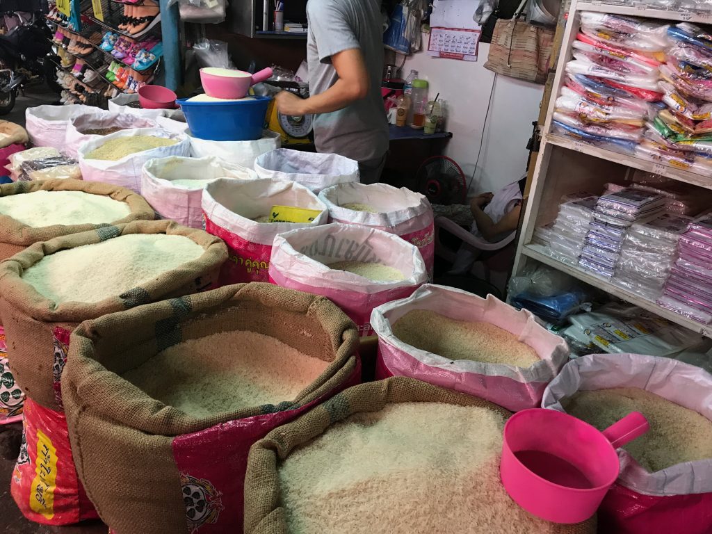 チェンマイの台所ワロロット市場は見学するだけでも楽しい！