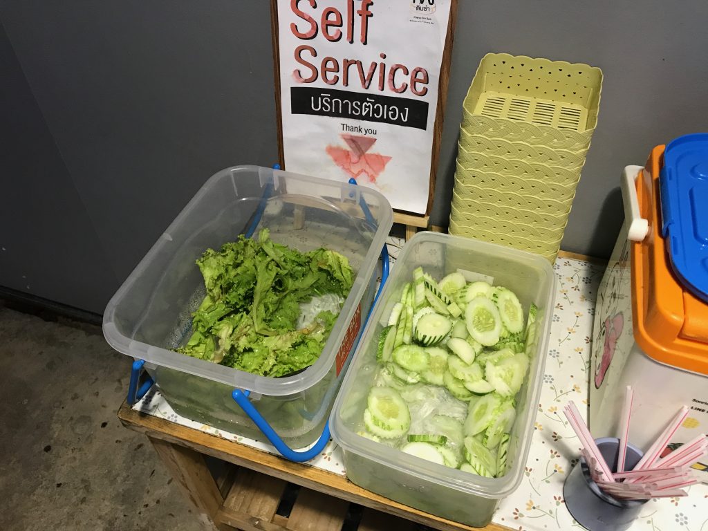 ④ 野菜と氷はセルフサービス