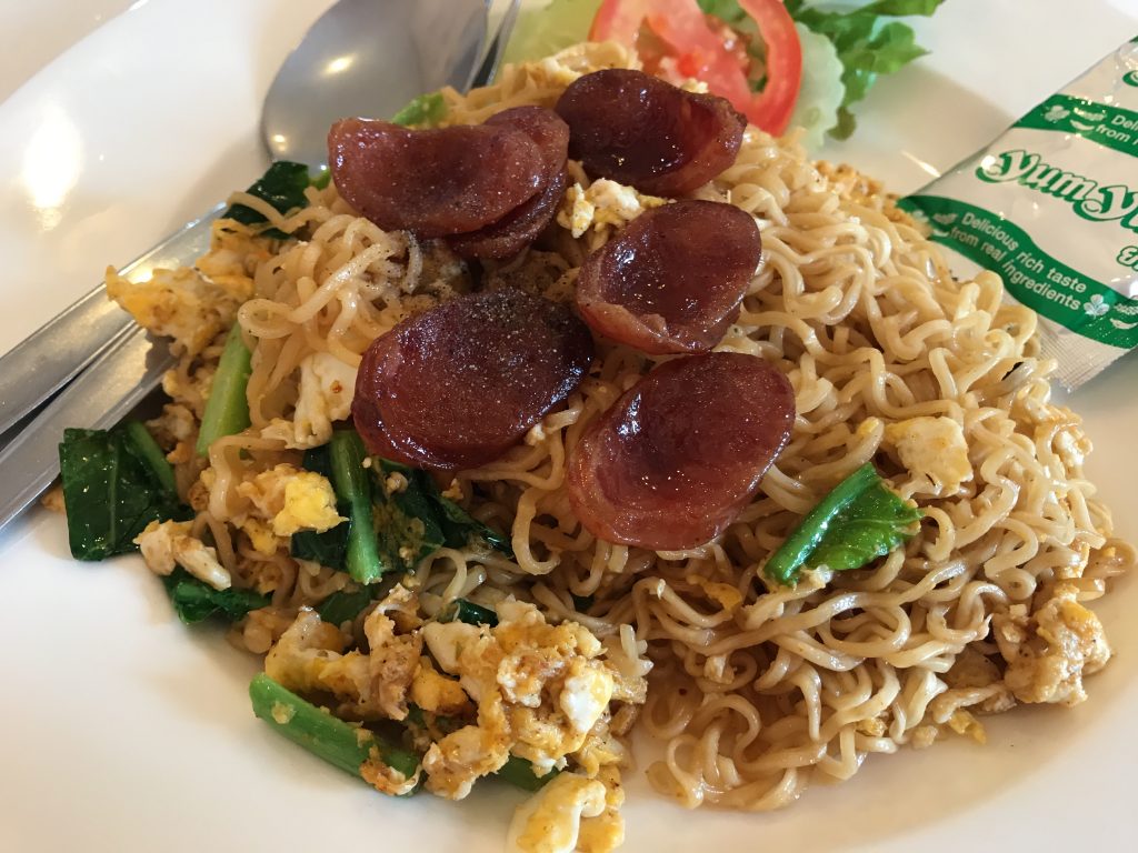 【All Day Lunch】Fried Noodle with Thai Sausage + Egg（200円）