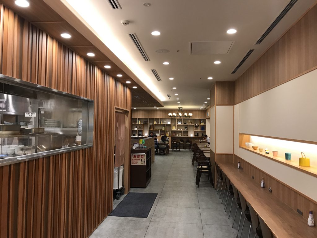 羽田食堂/Dining 24の店内