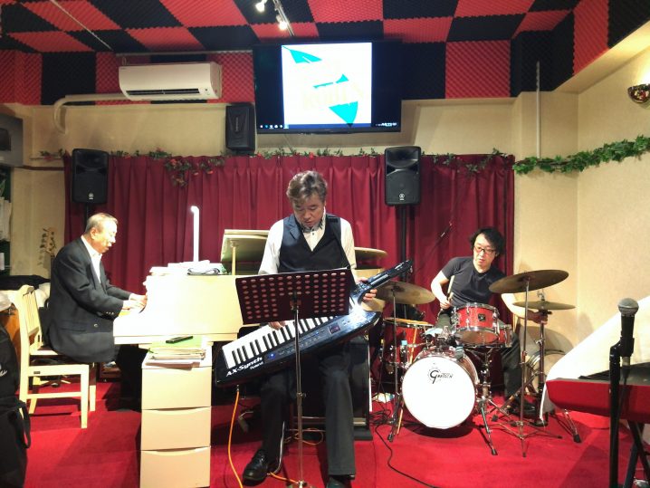 【ピアノバーRED ROBIN】飛び入り楽器演奏ができるバーが熊本にもあった！