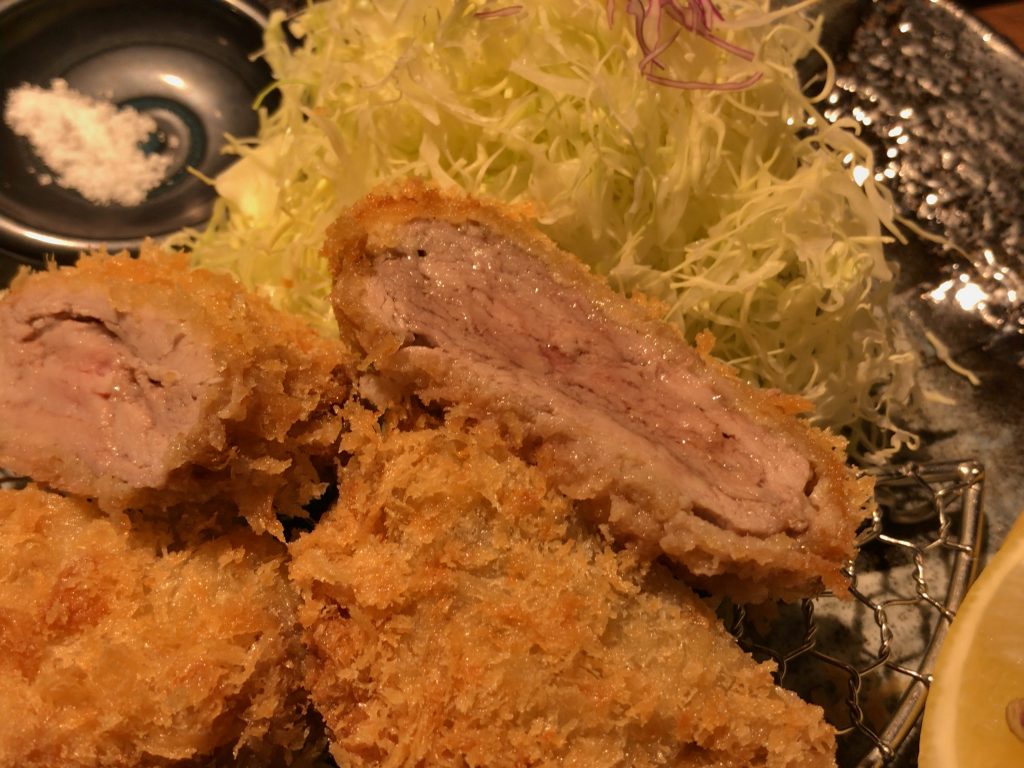 勝烈亭の六白黒豚ロースカツ定食（1,600円）