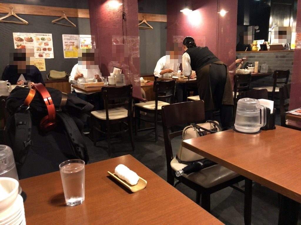 唐朝刀削麺 赤坂見附店の店内