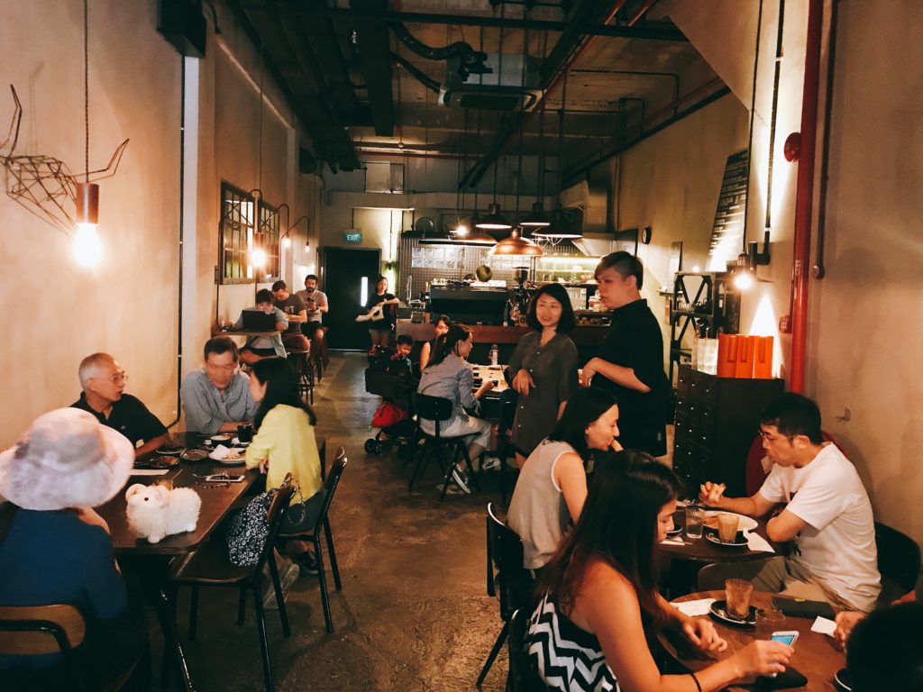 シンガポール朝食で人気のカフェ「RONIN」の店内