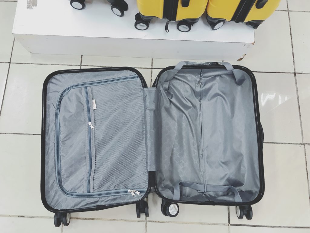 現地で小型スーツケース探しの旅