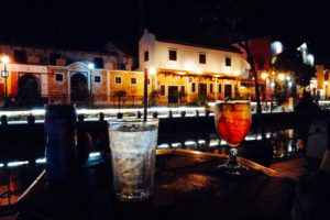 マラッカ観光の夜の定番「リバーサイドで飲む至福の1杯」