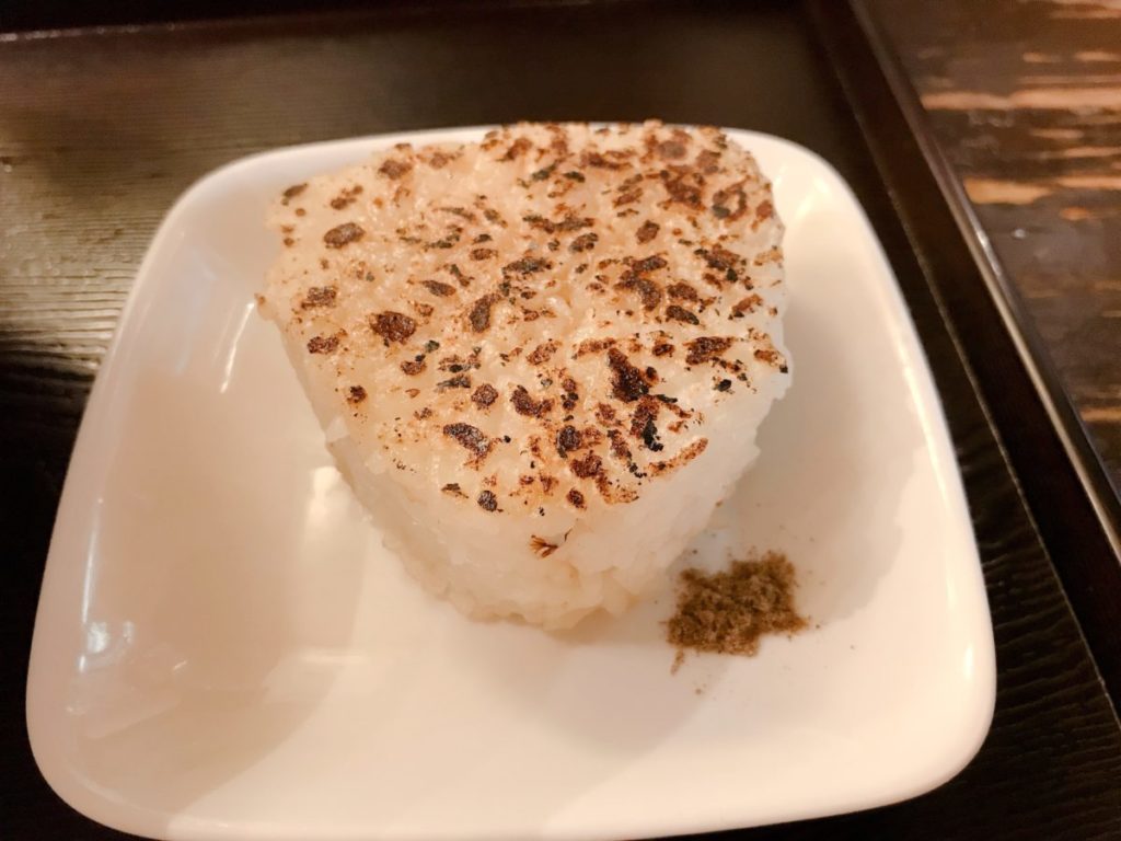 麺屋海神のあら炊き塩ラーメン へしこ焼きおにぎり付き（980円）※麺大盛り無料